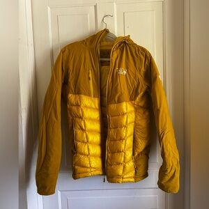 Gold yellow mustard mountain hardwear down coat hoodie small